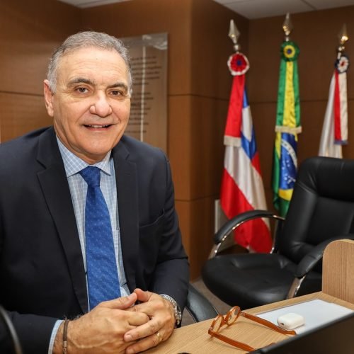 Conselheiro Nelson Pellegrino assume presidência da Abracom