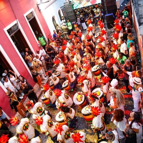 Jerônimo acompanha a saída do bloco Olodum e abertura do Carnaval no Pelô, no Pelourinho, nesta sexta-feira (13)