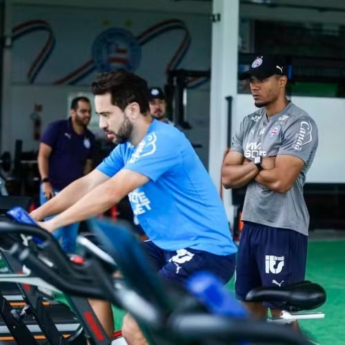 Meia voltar a treinar no CT Evaristo de Macedo.