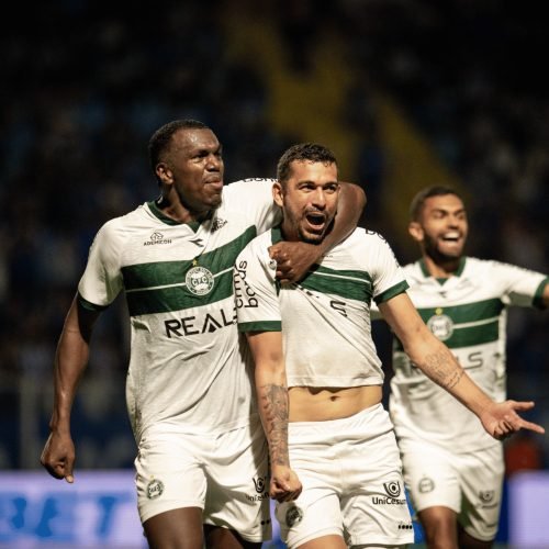 Coritiba vence Avaí e dorme líder da Série B