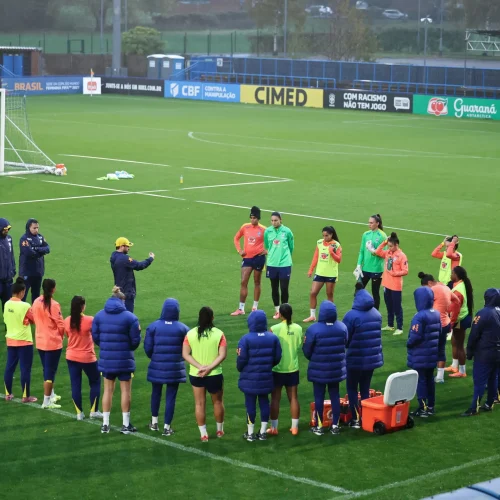 Seleção treina para enfrentar a Inglaterra