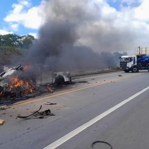 Acidente fatal entre dois veiculos deixa 10 mortos na BR-101