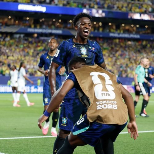 Ancelotti destaca atuação de Vini Jr. e explica escolha por Matheus Cunha no time titular