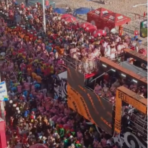 Bloco do Vumbora com Bell Marques lotam o circuito Barra x Ondina