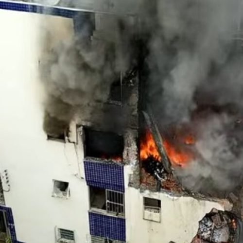 Prédio pode desabar no Vale Rios após pegar fogo