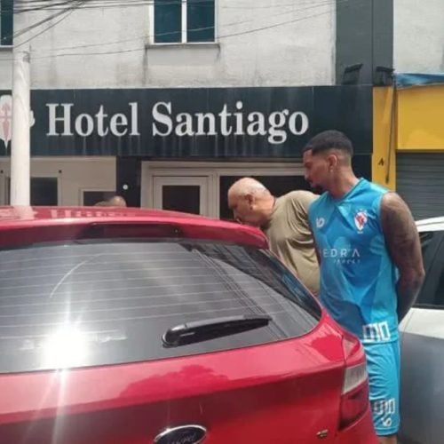Decisão judicial solta jogador do Galícia preso por suspeito de estupro em Salvador