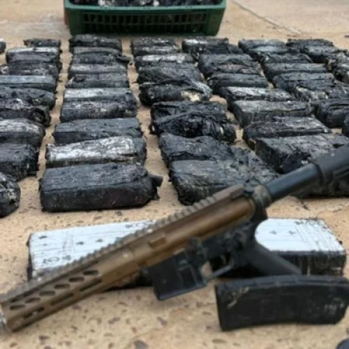 Incêndio em uma casa revela esconderijo 110 kg de cocaína na Bahia