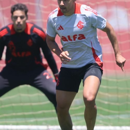 O Inter embarcou com mudanças em dois setores para enfrentar o Bahia