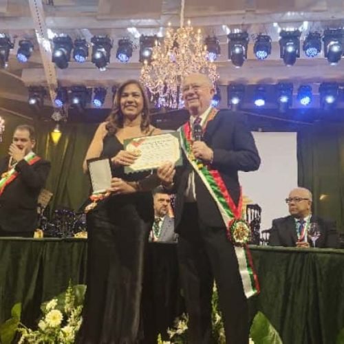 Secretária de Saúde Roberta recebe Titulo de Comendadora em Feira de Santana