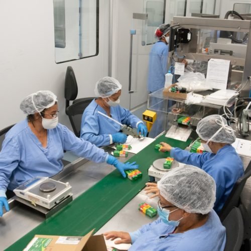 Laboratórios oficiais reforçam papel estratégico na produção de vacinas e medicamentos