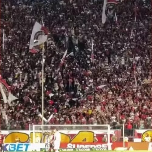 Após briga generalizada de torcedores do Vitória caem de arquibancada no Barradão