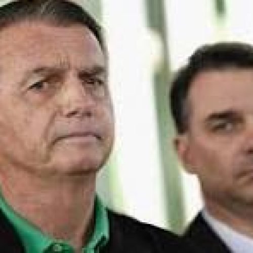 Ex presidente Bolsonaro escolhe senador Flávio para concorrer à Presidência da República