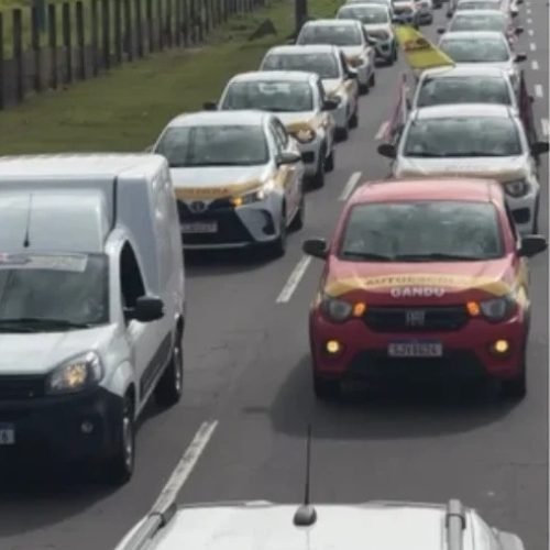 Donos de autoescolas realiza passeata em Salvador