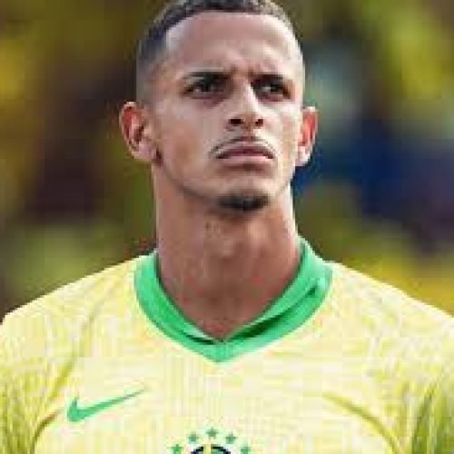 Lateral Juba se apresenta à Seleção Brasileira e muito elogiado por Ancelotti