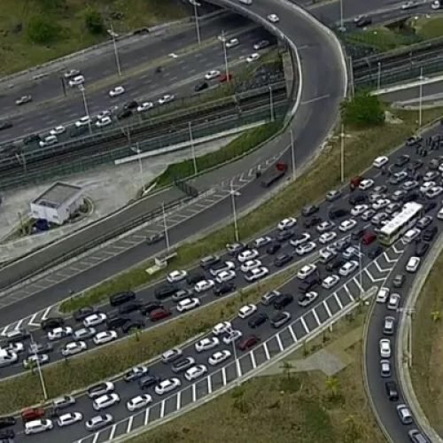 Salvador sob ameaça de colapso: motoristas e motoboys cruzam os braços nesta terça (24)