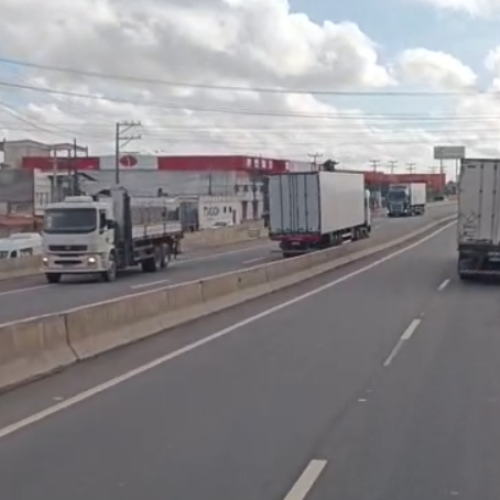  PRF prende motorista que trafegava na contramão na BR 116, em Feira de Santana (BA)