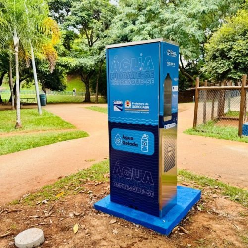A instalação de totens bebedouros públicos ao longo orla marítima  de Salvador