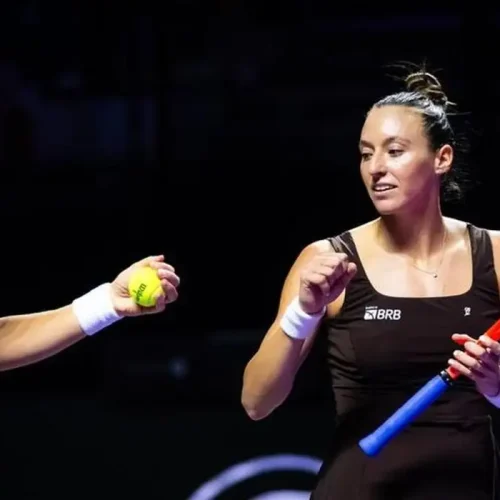 Stefani e Babos perdem na decisão e ficam com o vice no WTA Finals