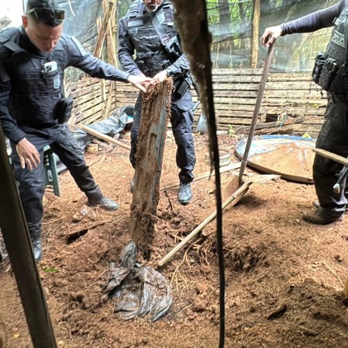 Polícia Civil faz novas incursões em local onde arsenal foi apreendido