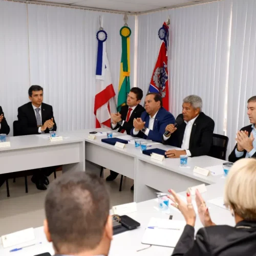 Jerônimo Rodrigues realiza reunião para alinhamento no enfrentamento à criminalidade