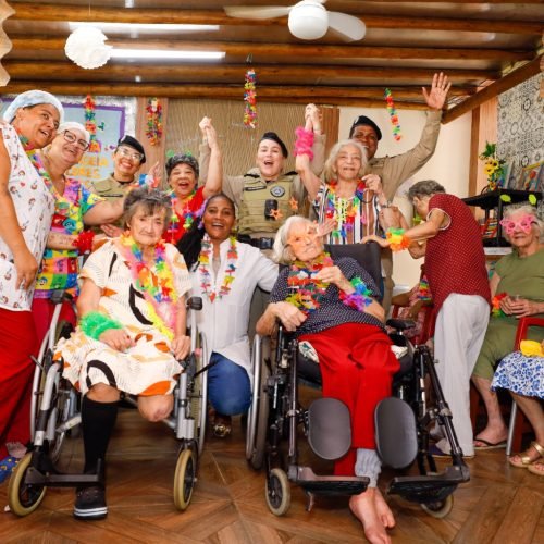 Teatro da PM leva pré-carnaval a lares de idosos em ação de acolhimento e valorização da vida