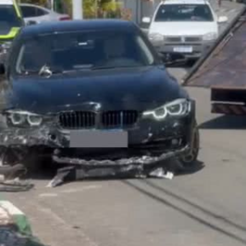 Adolescente atropela trabalhadores em condomínio em Guarajuba