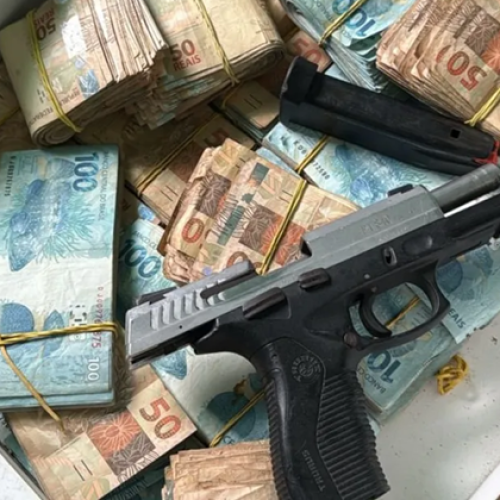 Polícia estoura rinha de galo e apreende R$ 150 mil em Salvador