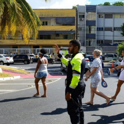 Tradicional festa de Iemanjá muda trânsito em torno Rio vermelho