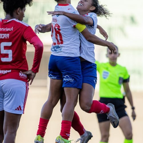 As mulheres de Aço vence Inter no Brasileirão