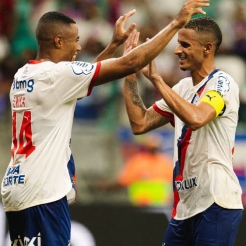 Bahia impõe força na Fonte Nova e vence o Bragantino em noite de festa da torcida