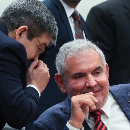 Coronel abandona alinhamento com PT e assume apoio a Flávio Bolsonaro, gerando reação política