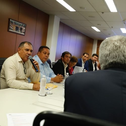 Governo entrega ambulância, veículo administrativo e equipamentos para fortalecer a saúde em Canudos