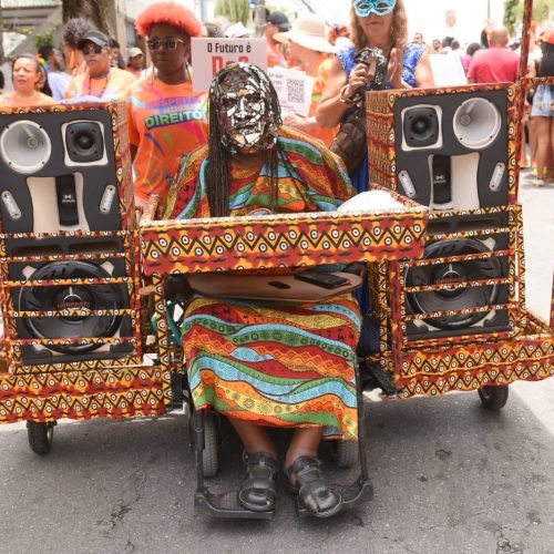 Mudança do Garcia leva música, irreverência e protestos para a avenida