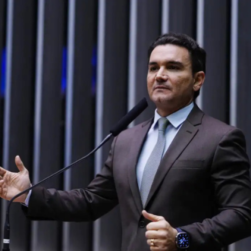 Ministro Celso Sabino é expulso do União Brasil por desrespeito a decisão de abandono ao governo