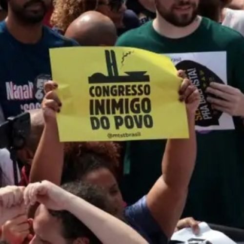 Presidente da câmara Hugo Motta é alvo em manifestações contra PEC da Blindagem