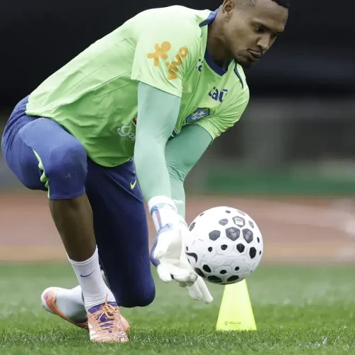 Goleiro John diz que primeira convocação para a seleção é um sonho