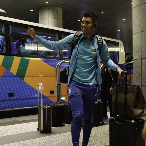 Seleção brasileira chega a Tóquio para amistoso contra Japão na terça