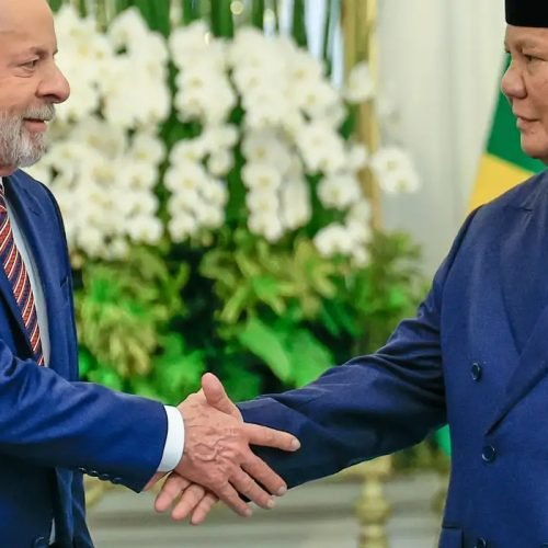 Brasil e Indonésia firmam acordos; Lula confirma candidatura em 2026