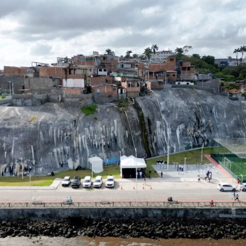 Em Salvador, neste domingo(19), Jerônimo Rodrigues entrega contenção de encosta e área requalificada no Bonfim