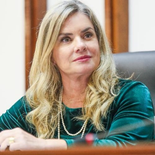 Presidente da ALBA Ivana Bastos apresenta PEC que institui a governança pública na Bahia