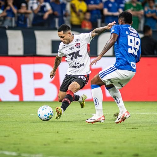 Derrota pesada: Vitória leva 3 a 0 do Cruzeiro e aumenta pressão por reação imediata