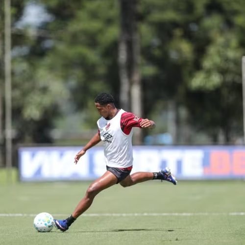 Athletico muda peças contra o Bahia: zagueiro vira desfalque e ataque ganha novidade