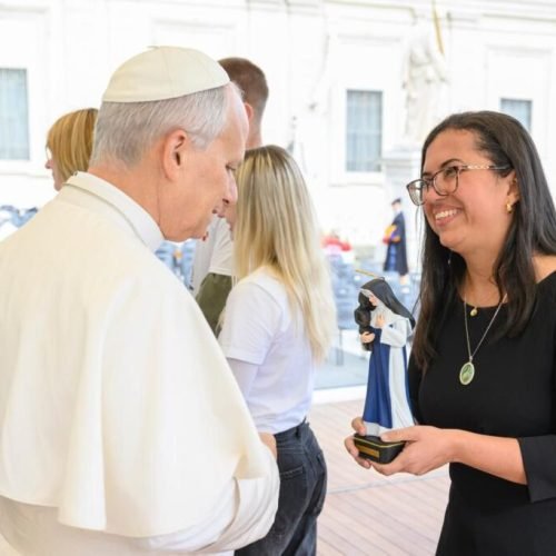 Vice-prefeita Ana Paula Matos cumpre agenda no vaticano com o Papa