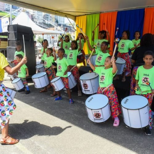 Viver Salvador celebra Dia das Crianças com ruas lotadas e público de todas as idades no Comércio