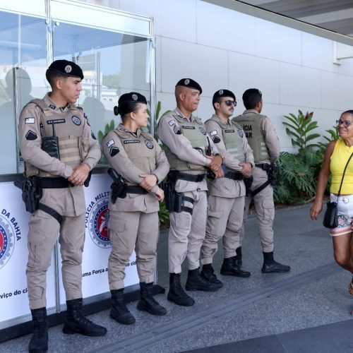 Operação Abadá reforça segurança nos pontos de entrega de camisas e fantasias em Salvador