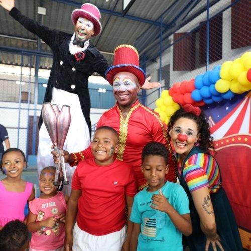 Circo Picolino leva alegria às comunidades do entorno do VLT no Subúrbio de Salvador