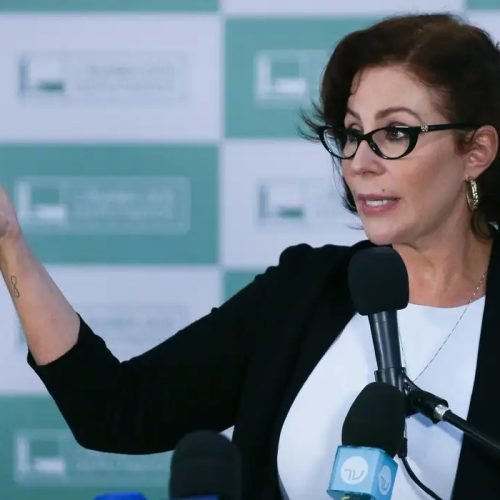 Carla Zambelli renuncia ao mandato