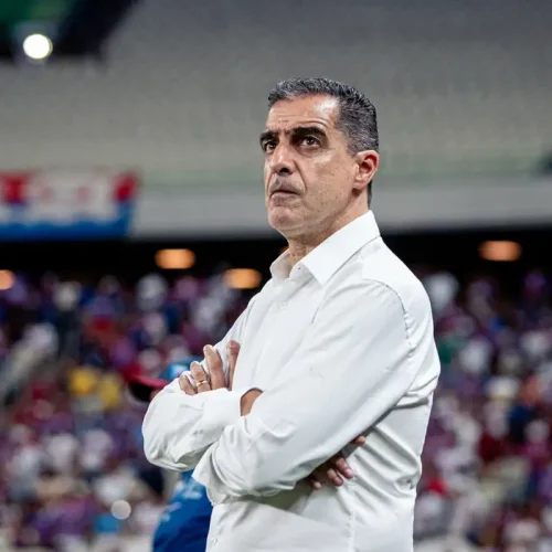 Fortaleza anuncia saída do técnico português Renato Paiva