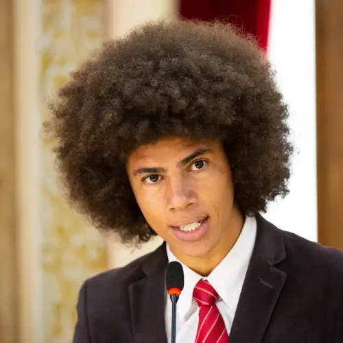 Deputado do PR filmado em briga de rua diz que sofreu racismo