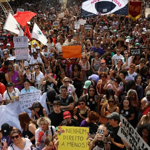 Basta ao Feminicídio é o grito do Levante de Mulheres em várias capitais